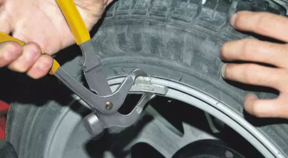 How to install clip on wheel weights？-Wheel Weight Hammer