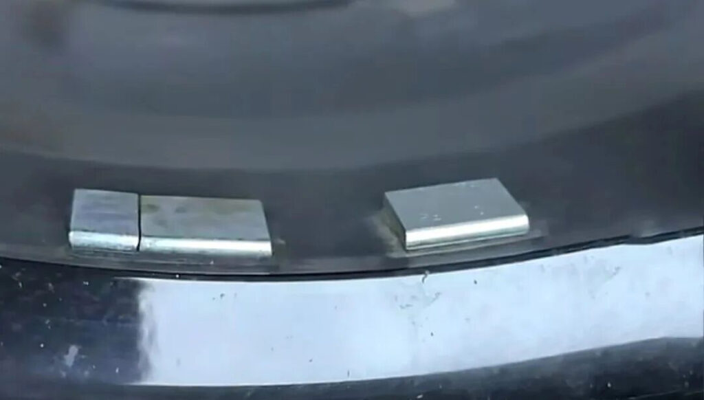 Wheel weight detachment